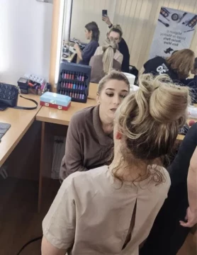 Ofer servicii cosmetica, machiaj